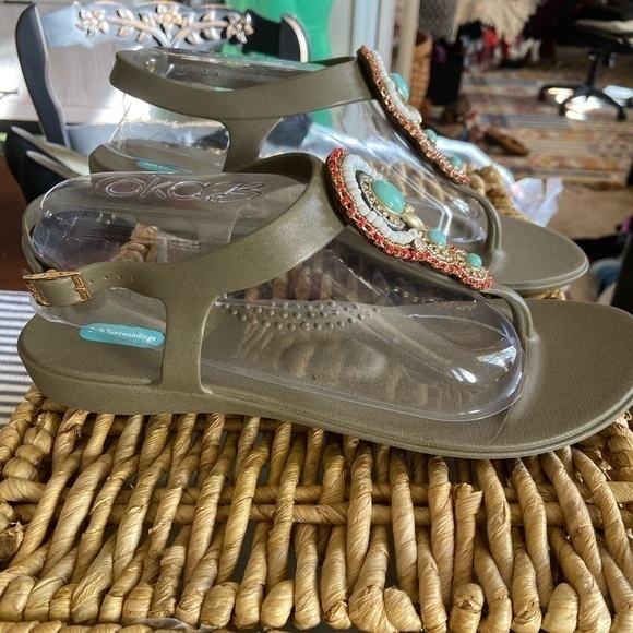 soft surroundings rubber beach sandals NWT with turquoise and red jewels size 10 - Picture 2 of 4